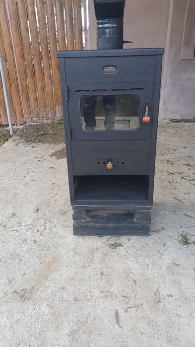 Vând sobă tip șemineu