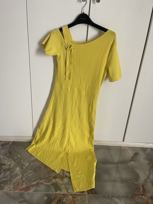 Рокли - червена и жълта и тип Balmain