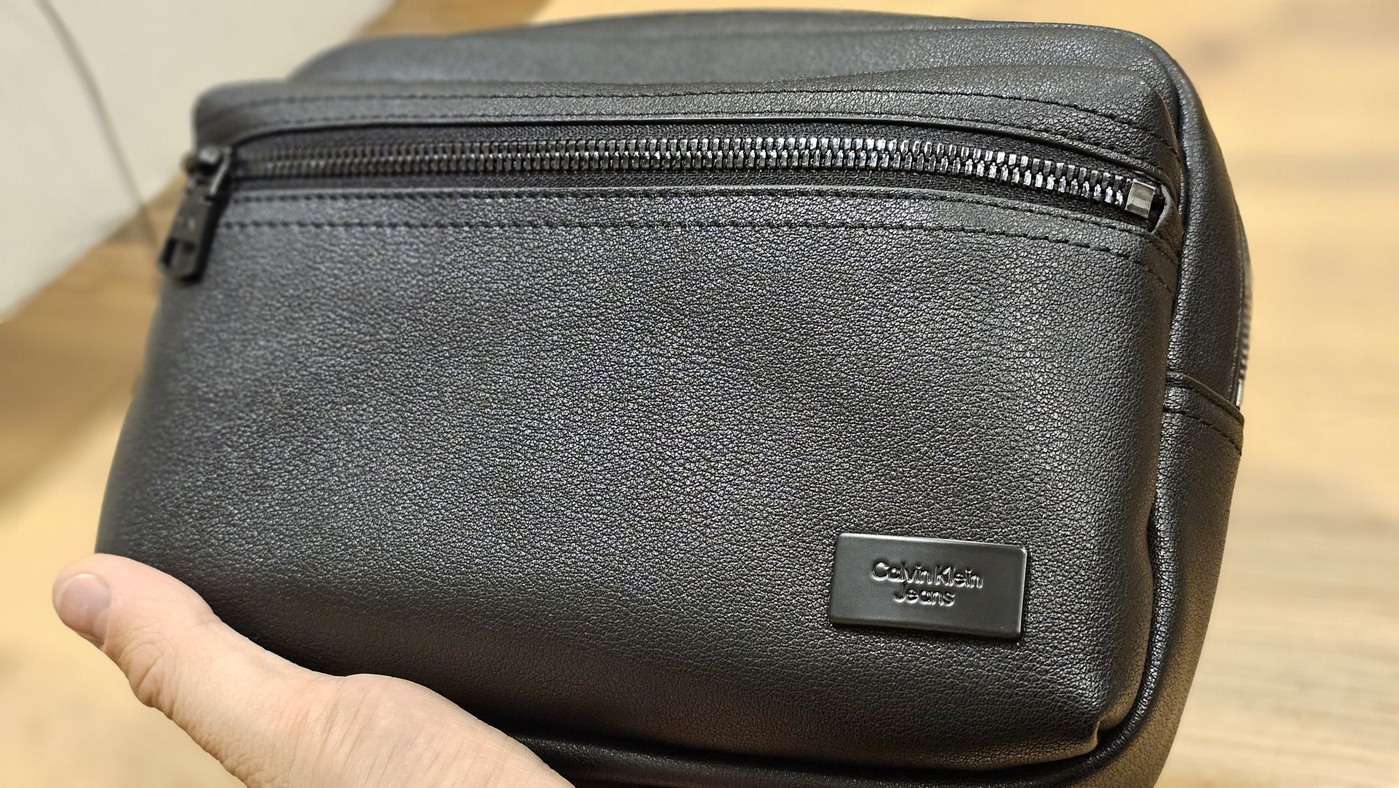 Мъжка чантичка Inst Plaque Small Pouch W/Pkt