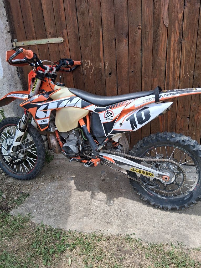 Vând KTM 300 EXC ,2 timpi ,într-o stare foarte bună!
