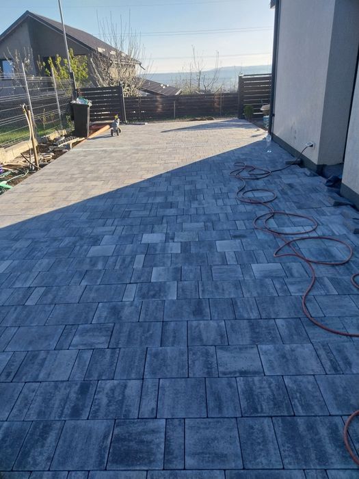 Montaj pavaje borduri rigole piatra travertin județul Iași