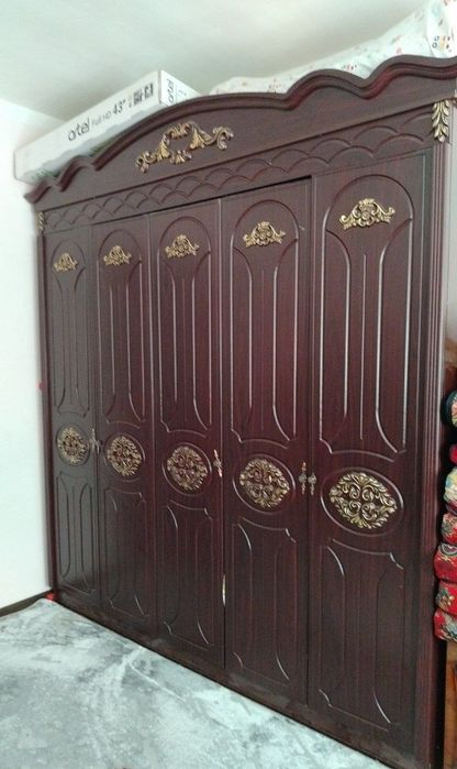 Shkaf va divan sotıladı