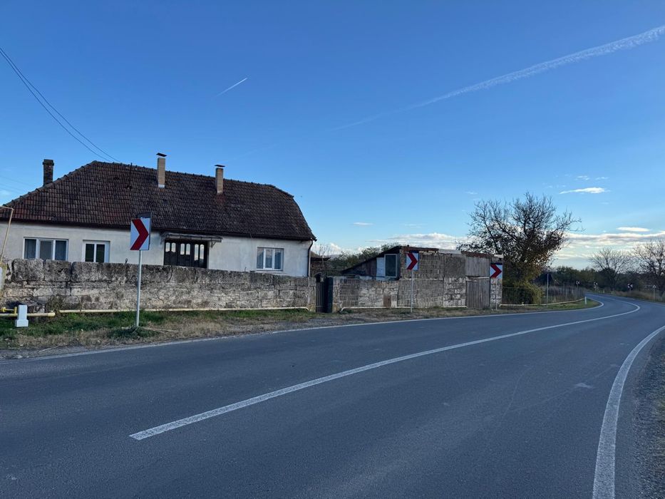 Casă la 4 km de centrul orasului Simeria.