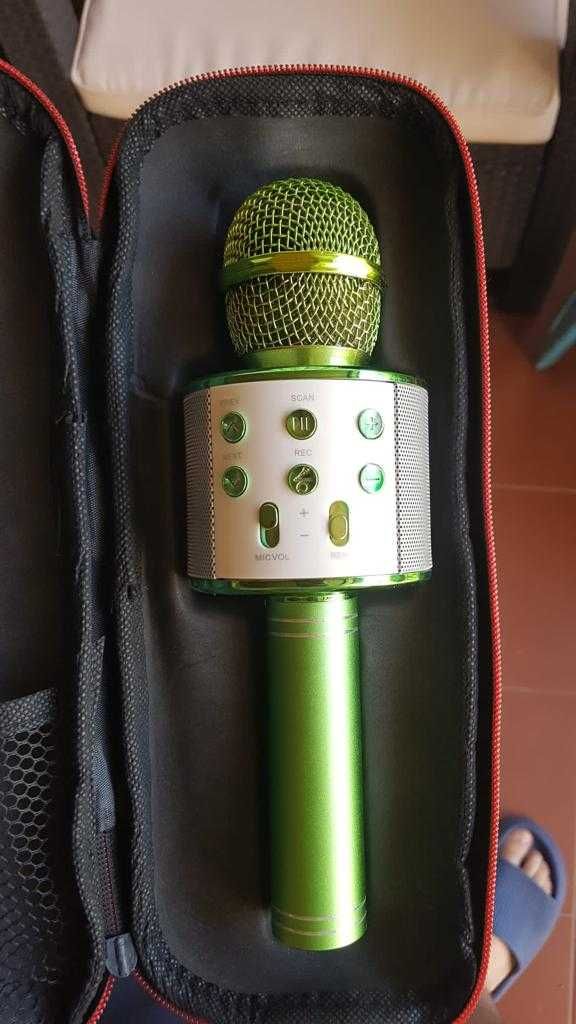 Microfon wireless pentru karaoke