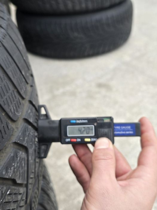 4 Броя 235/65/17 Pirelli 2x6,5mm 2x4mm