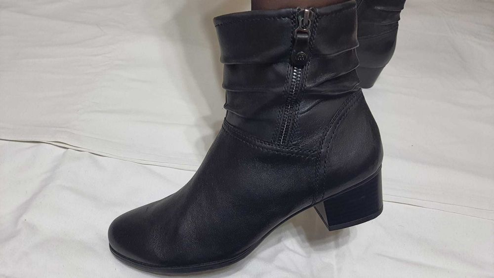 Ghete elegant piele naturala, de la MEDICUS, marimea 42 , zero km