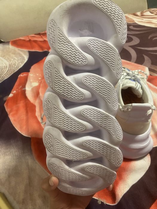 Adidasi versace chain reacion