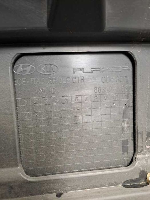 Grila radiator NOUA ORIGINALA Hyundai i30 an 2012-2017