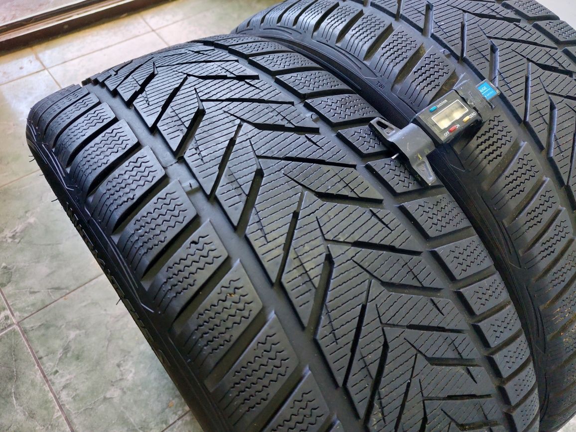 2 anvelope 235/35 R19 Vredestein