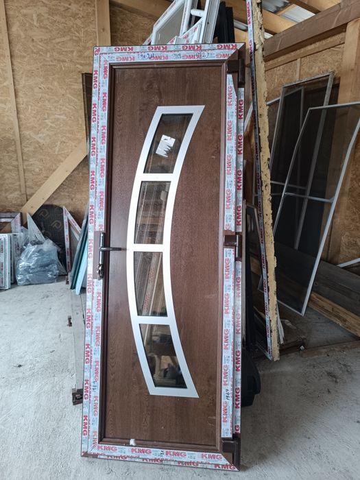 Se vând ușile din imagine