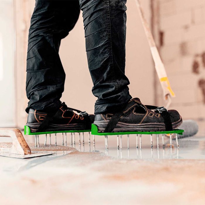 Шипы на обувь для наливного пола, смесей и покраски! Доставка!