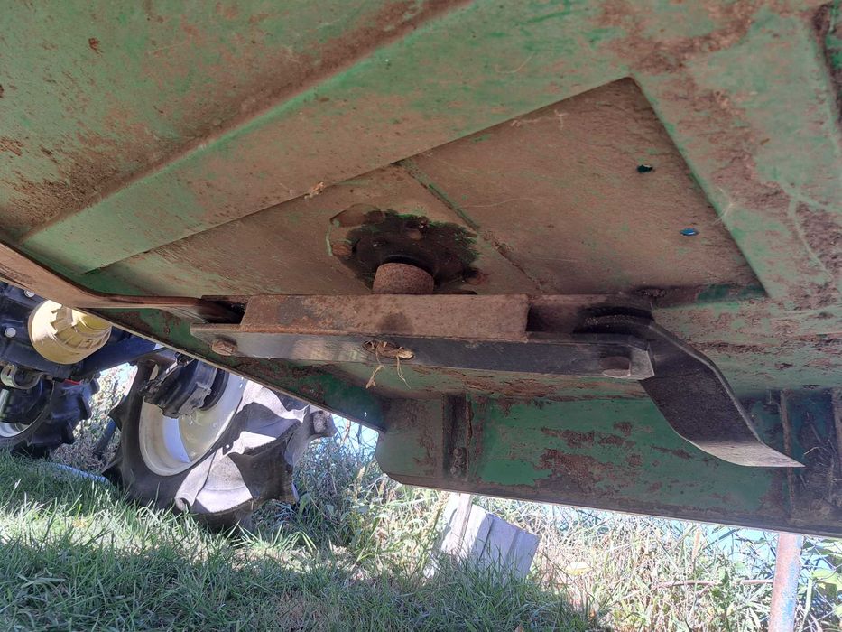 Vând tocător resturi vegetale, coceni