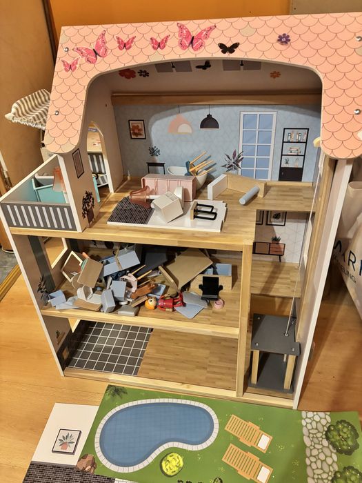 Casuta din lemn pentru fetite