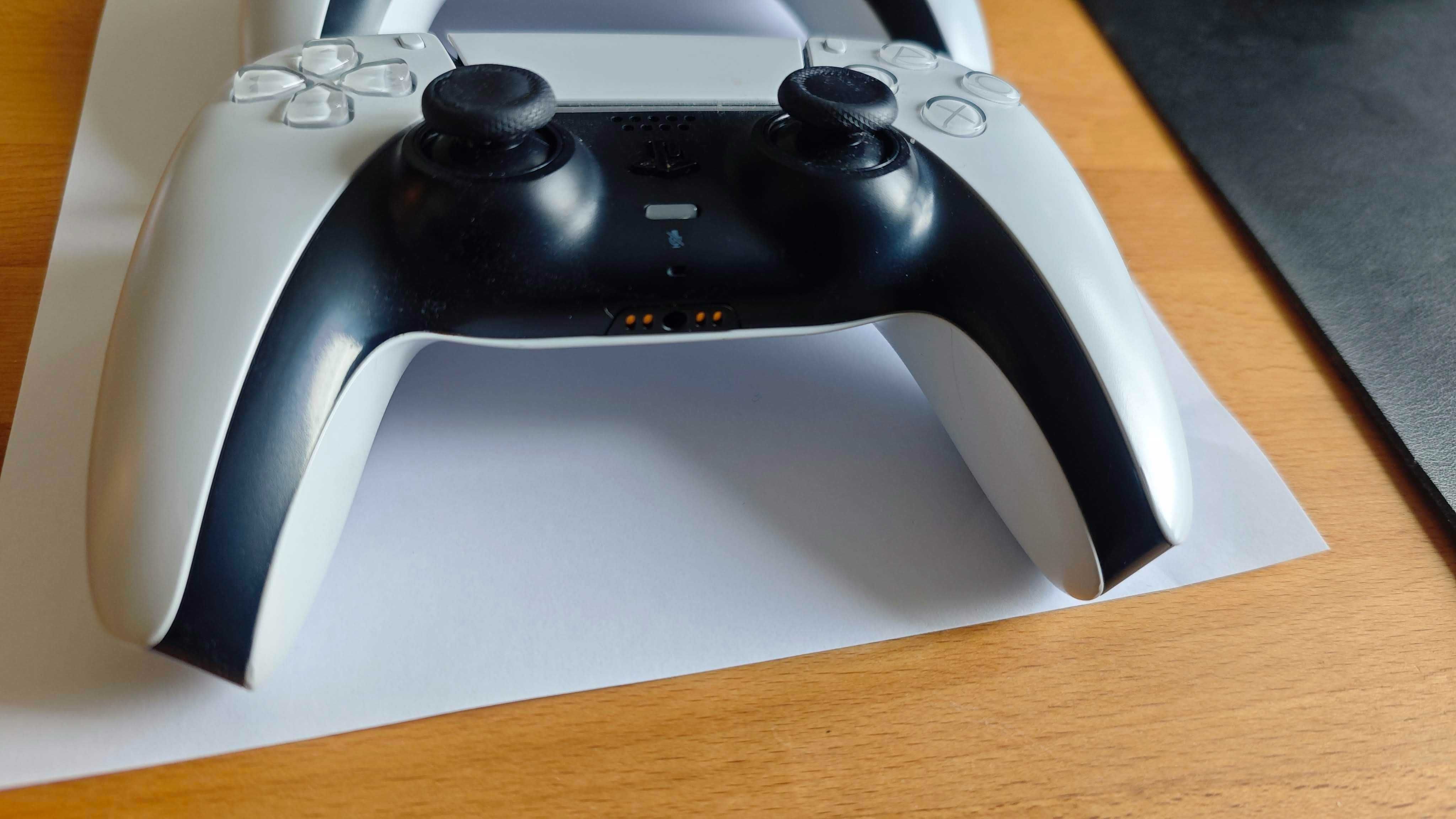 Продавам 2 Sony DualSence джойстика