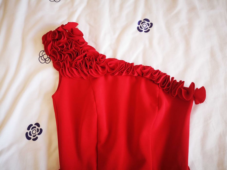 Vând rochii elegante