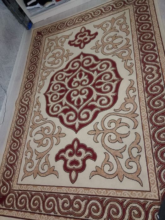 Продаю 2 штук ковра очень теплые хорошие.