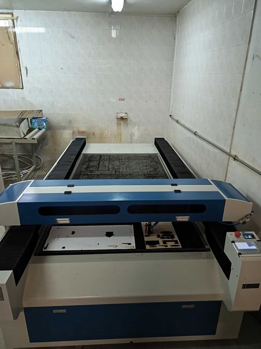 180W 1325 CO2 Лазер за гравиране и рязане Co2 laser 1300*2500мм