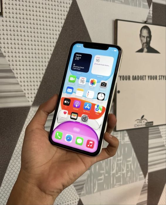 Iphone 11 ideal srochna sotiladi