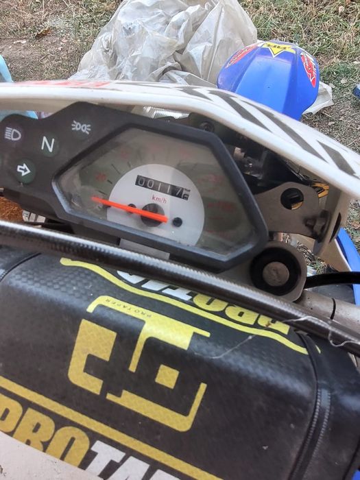 Горный спортивный мотоцикл