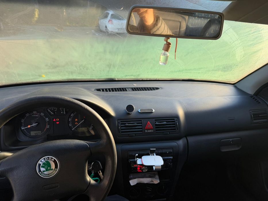 Skoda Octavia break An 2002
Motor 1.6 mpi
214 000 km reali
Masina este