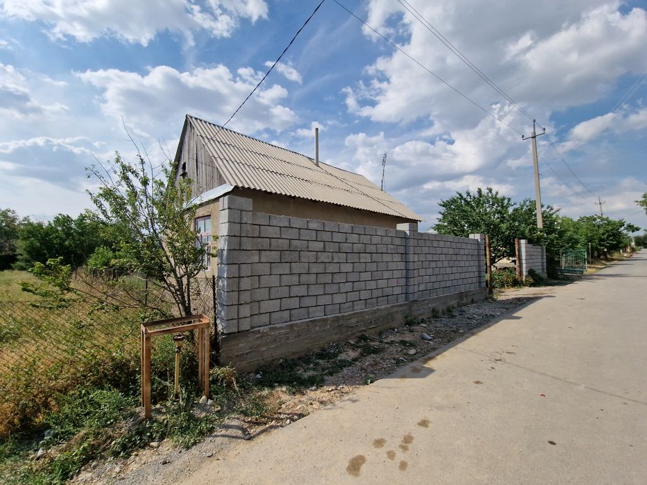 Бозарықта үй жерімен сатылады