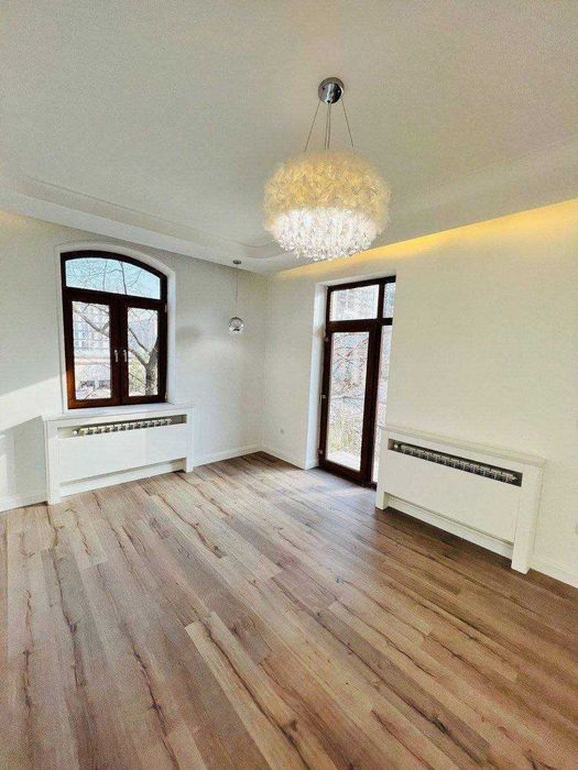 Срочно Продам 4х комн 5/6 в Центре Ц-5 Финансовый институт