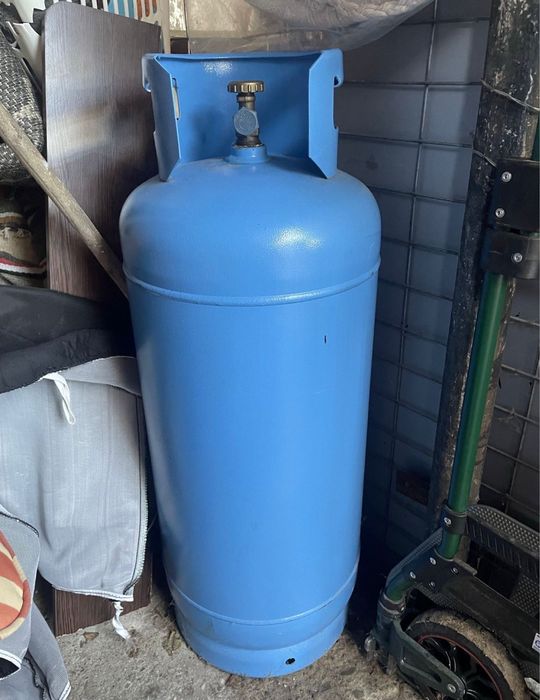 Vand 3 butelii si regulator