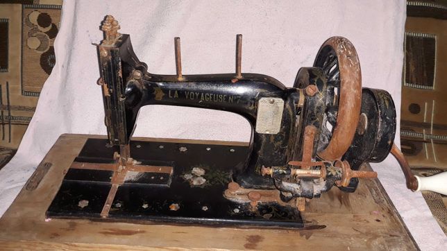 Masina de cusut LA VOYAGEUSE nr.7 , veche, din 1890