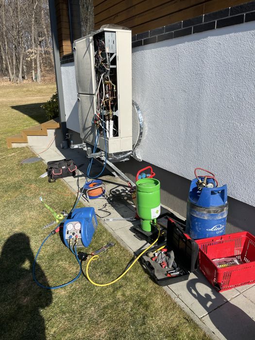 Montaj, service, igienizare, reparatii aer conditionat