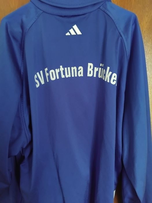 Bluza Adidas de primăvară.