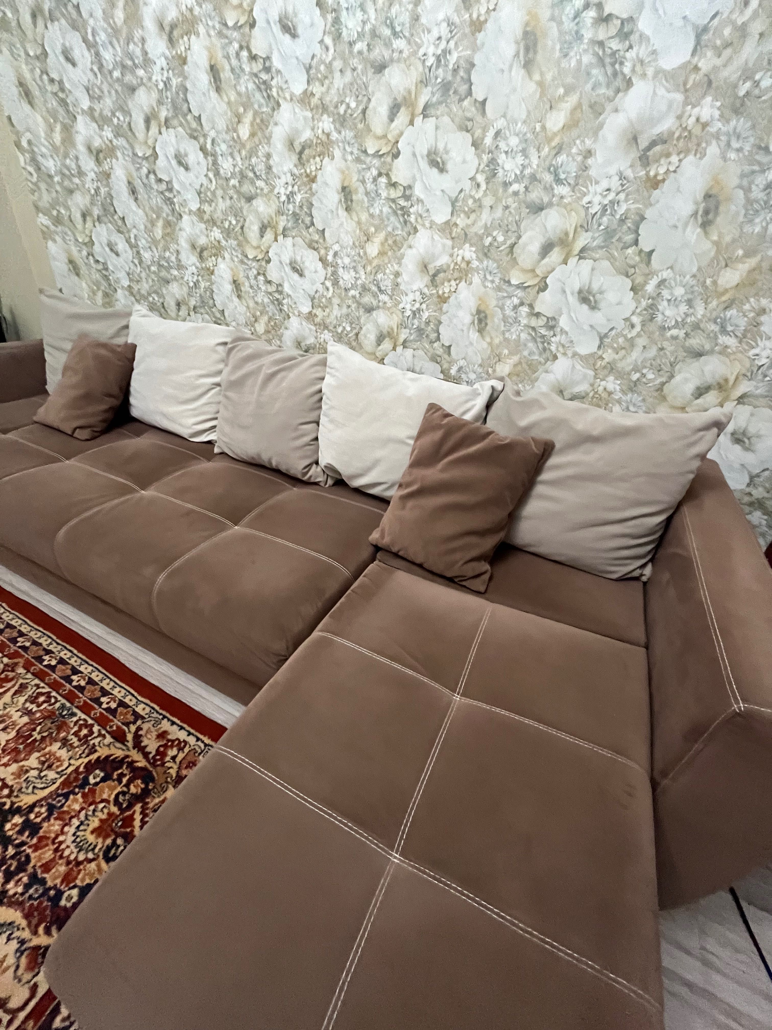 Продам угловой диван большой