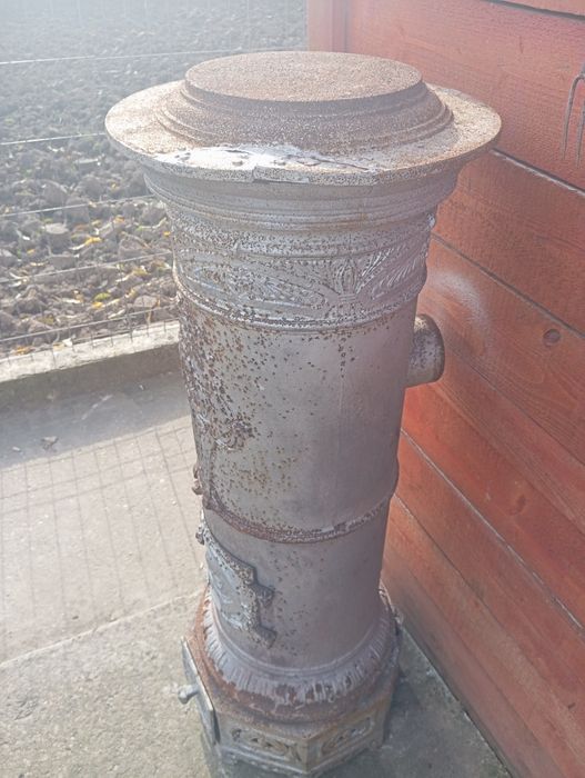 Sobă pe lemne în stare bună