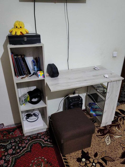 Kompyut, dars qilish uchun stol