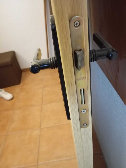 метална входна врата