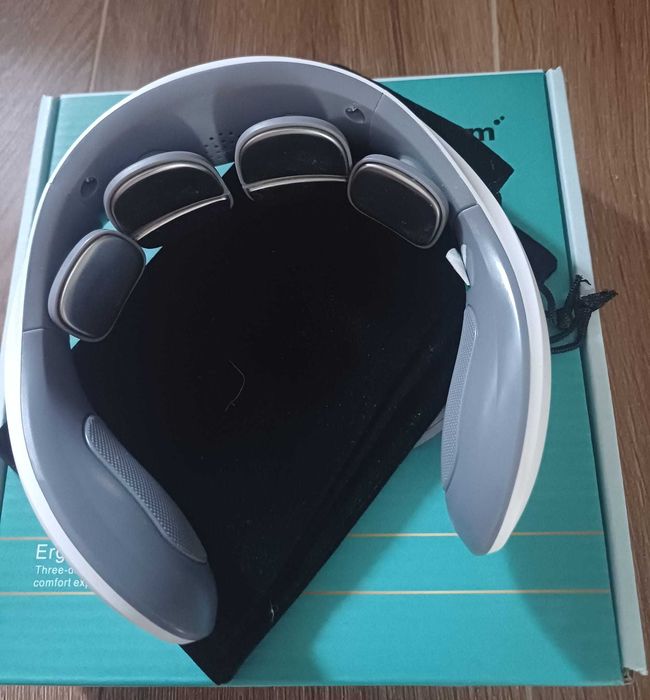 APARAT DE MASAJ pentru gât cu impulsuri electrice