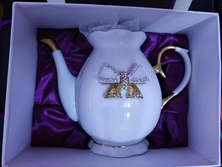 Чайник заварочный фирмы Lefard Princess.
Чайник изготовлен из