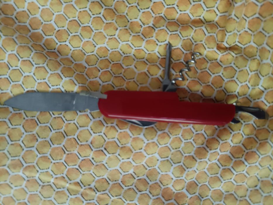 Briceag multifunctional pentru camping pescuit drumeții.