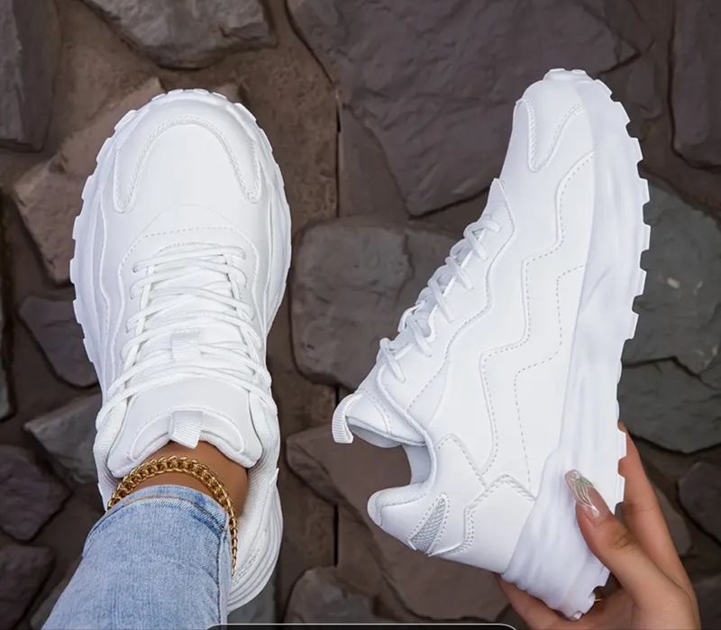 Продам новые кроссовки