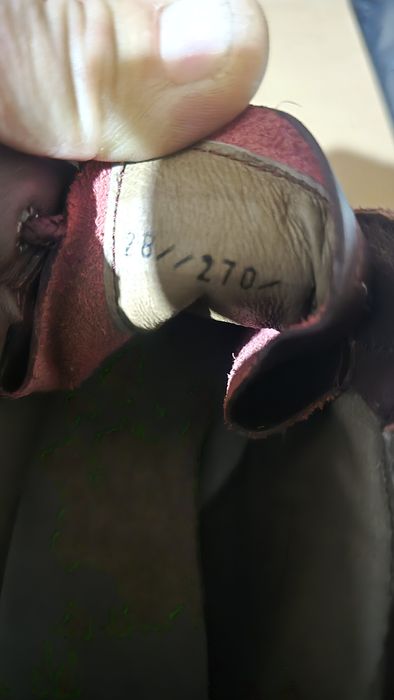 Bocanci militari  tip V M(vișiniu)