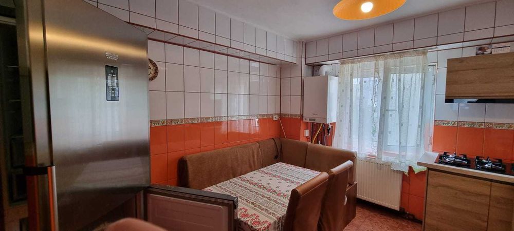 Ofer spre închiriere apartament 3 camere ultracentral