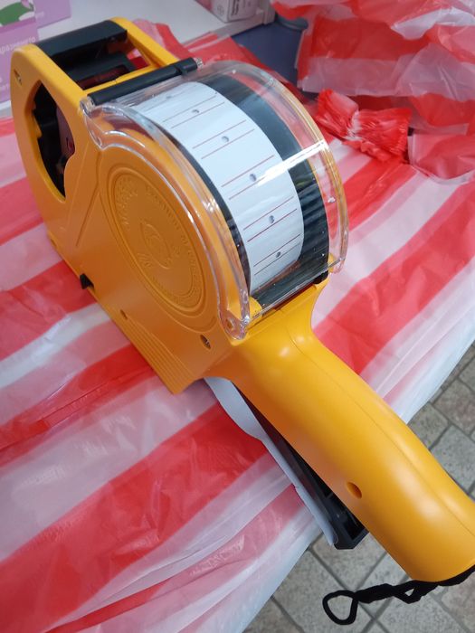 Нови клещи за етикиране+10 бр.ролки с етикети