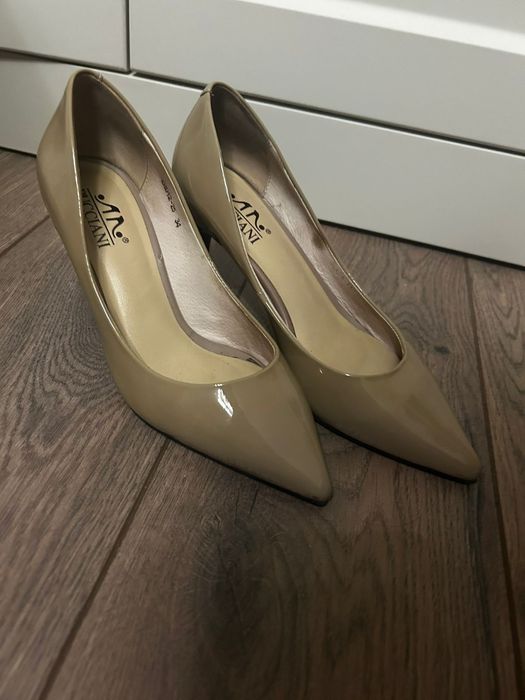 Отдам даром туфли кожаные за плитку шоколада. Размер 34.