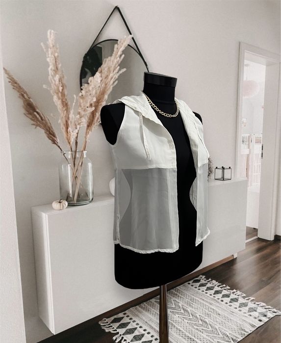 Top alb maiou fara maneci cu gluga Xs-S