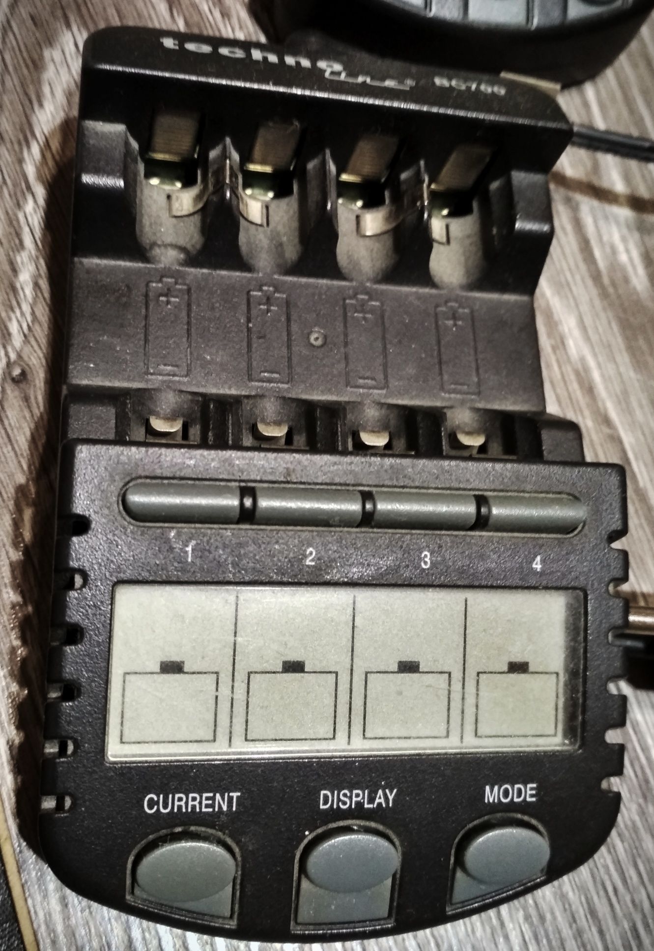 Зарядное устройство technoline bc-700