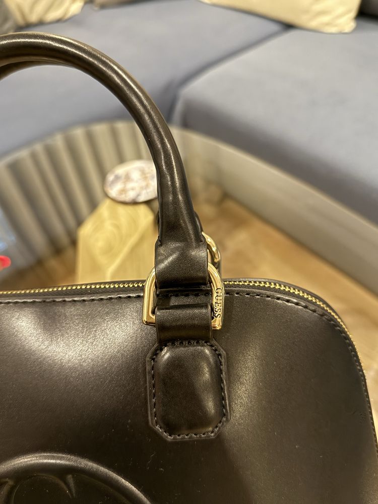 Нова чанта Guess