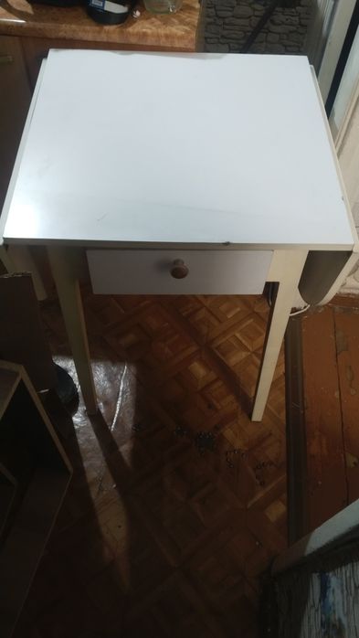 Продам столик цена 5000 тг