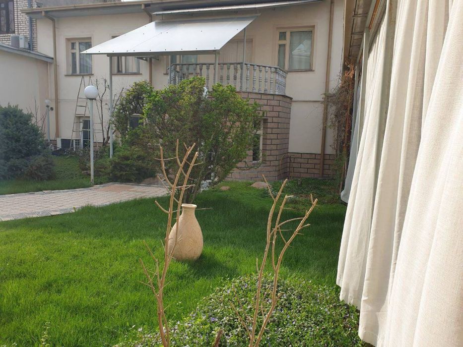 Bog'li uyimni sotaman 620 m2 2 uy 7 xonali