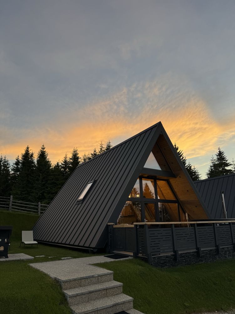 3 Casute/Cabane A-frame de inchiriat cu ciubar-jacuzzi, Paltinis
