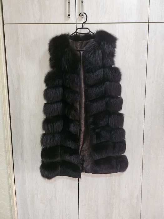 Продам меховую жилетку