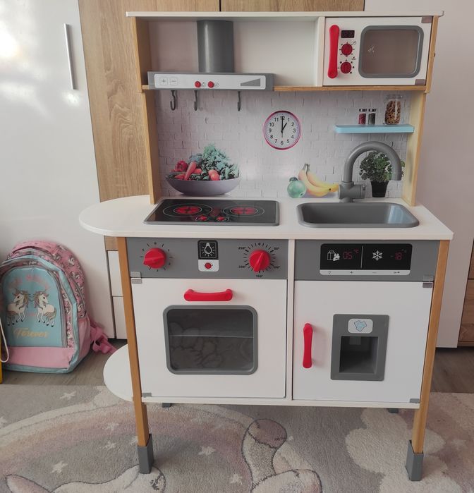 Детска дървена кухня